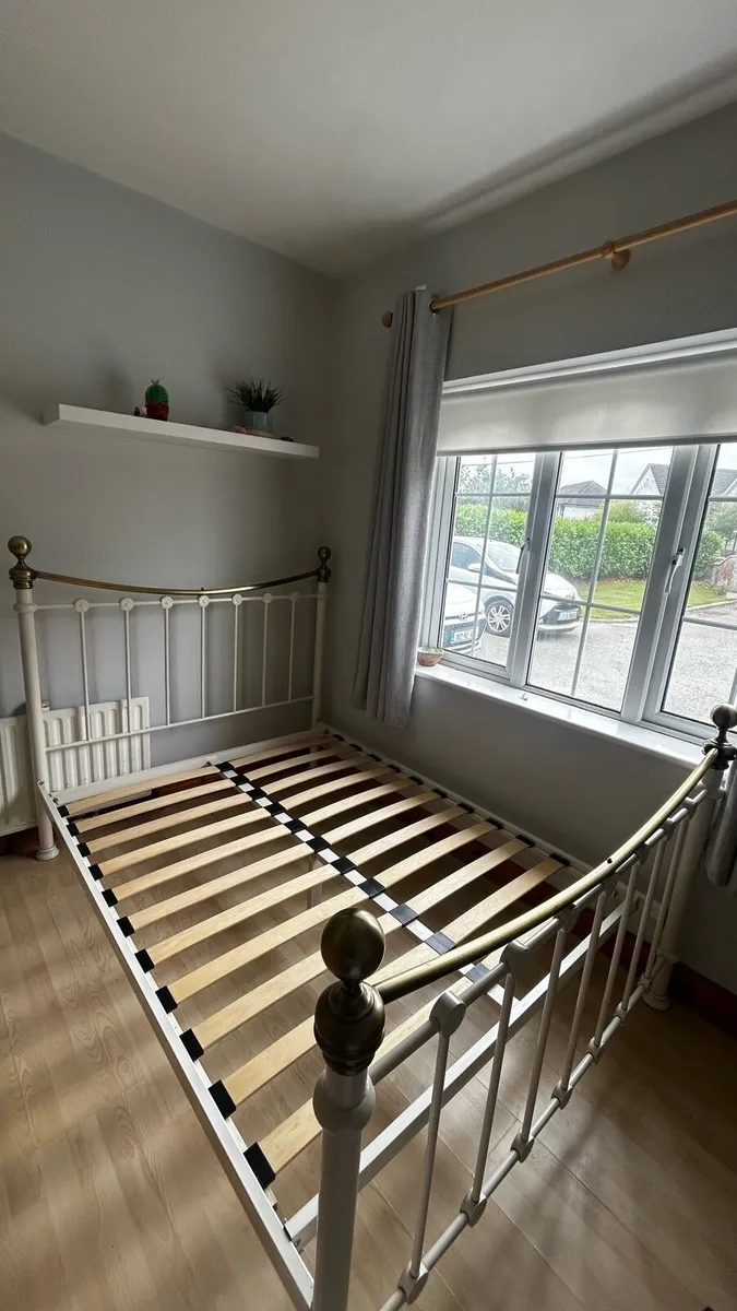 Bed frame - Image 1