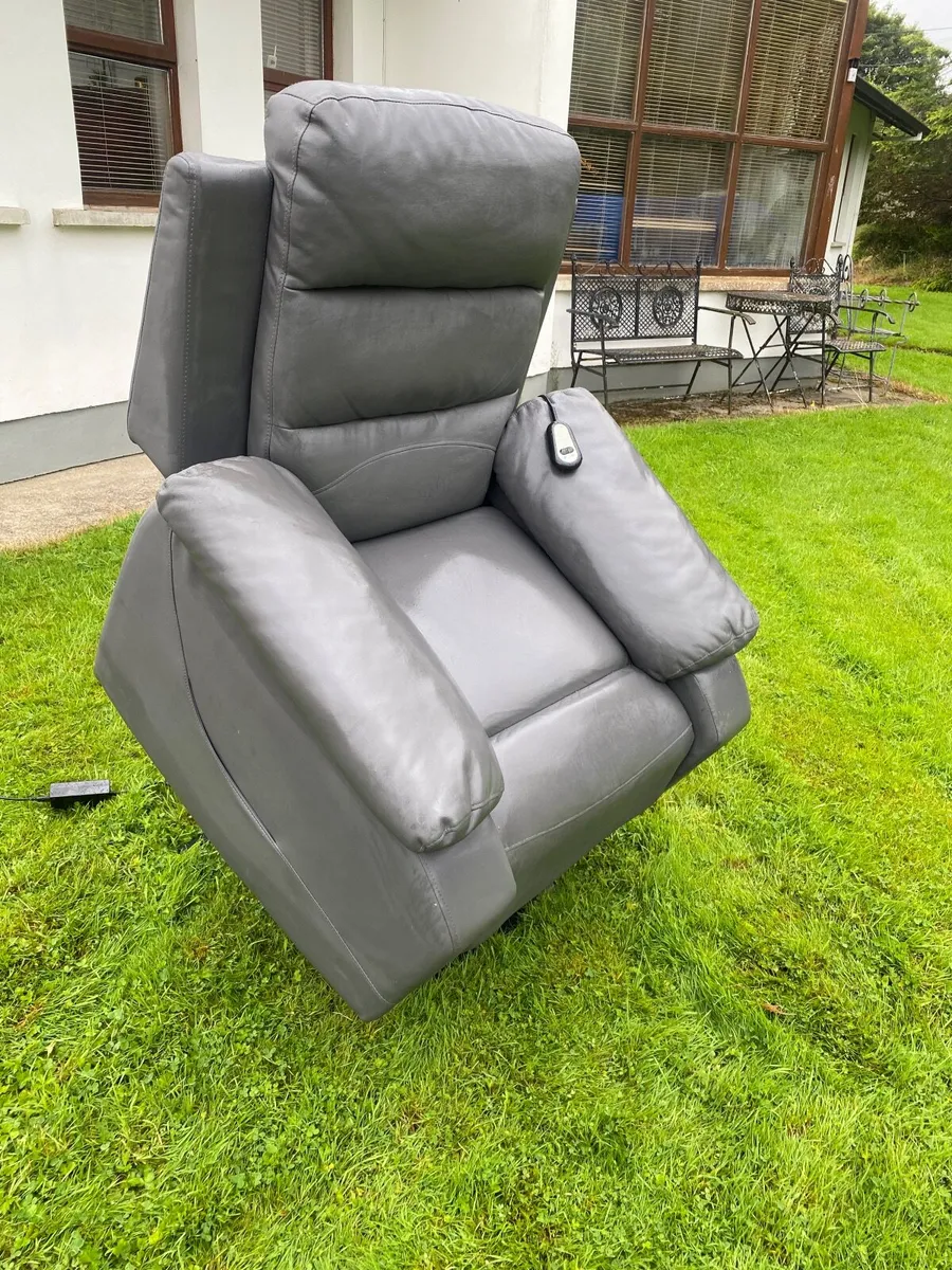 Electric Riser Recliner Mobility Chair - Image 2
