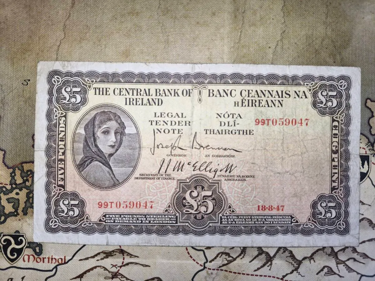 5 Pound Lady Lavery 18/8/47 IRISH NOTE - Image 1
