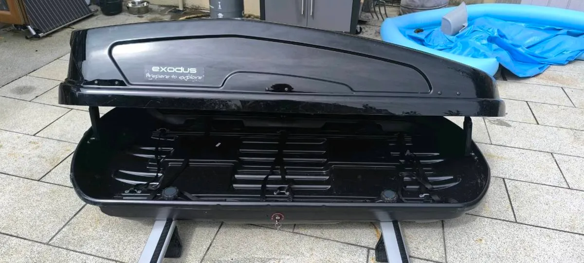 Roof box - Image 1