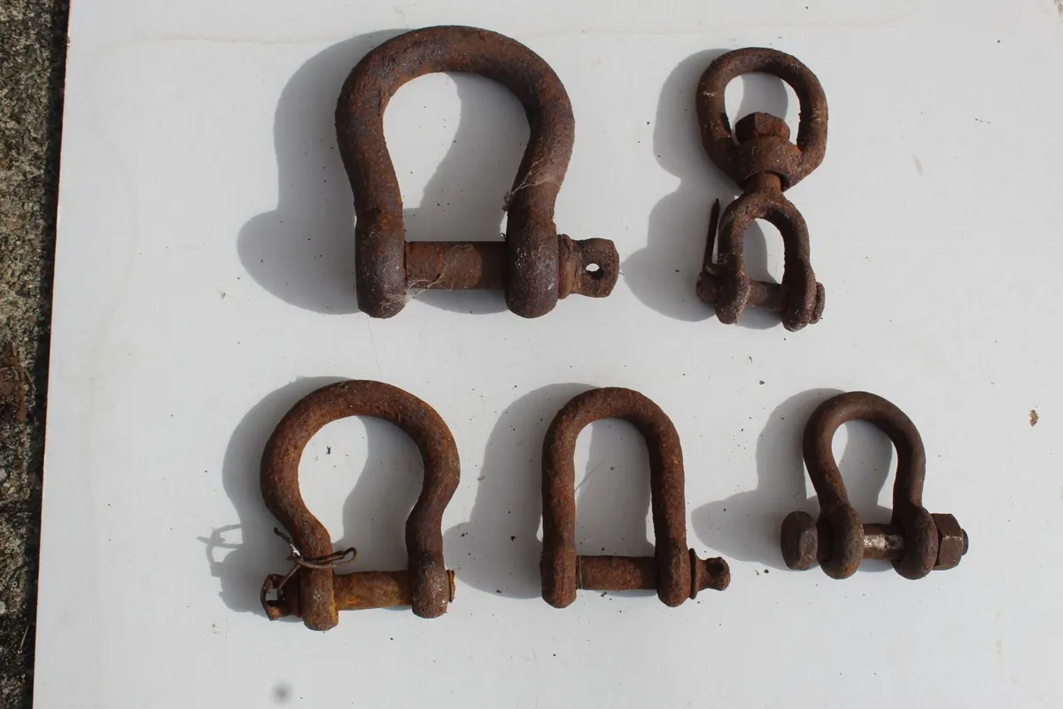 Heavy Duty Shackles  – Lot C   €15