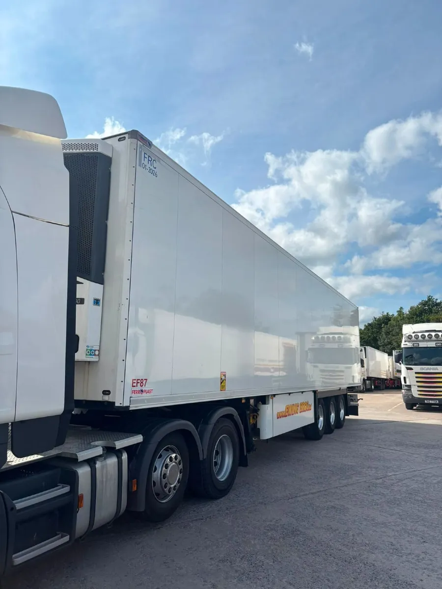 2020 Schmitz thermoking fridge box trailer - Image 1