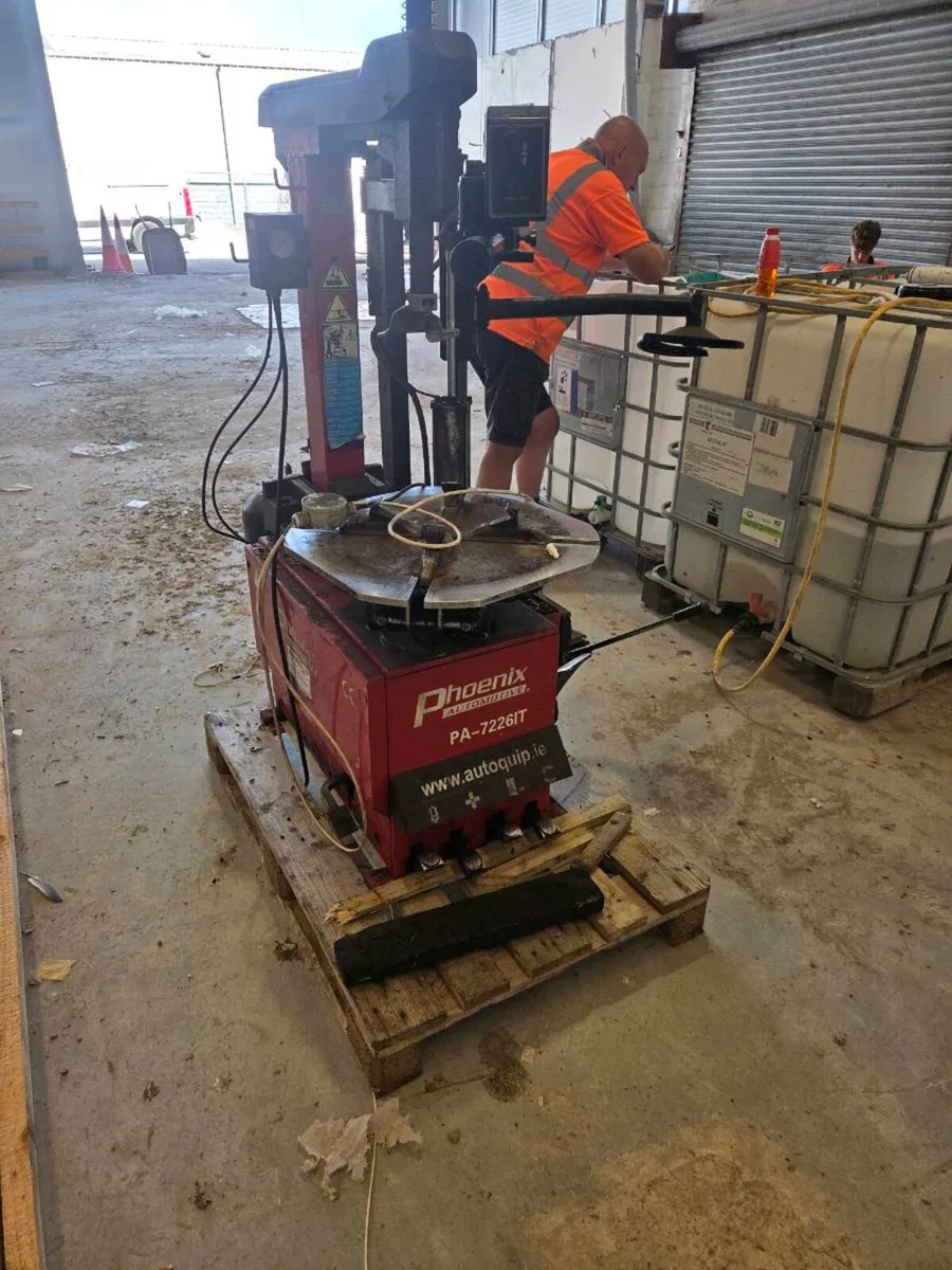 Tyre machine and balancer - Image 2