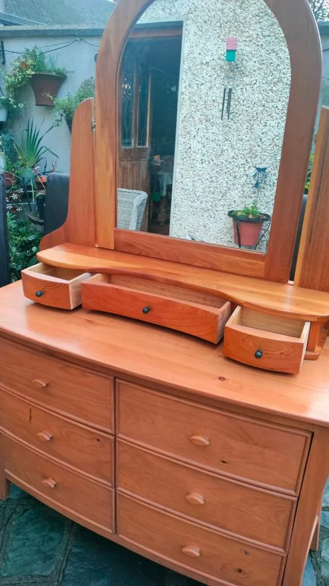 Georgian inspired chest of drawers with vanity mir - Image 3