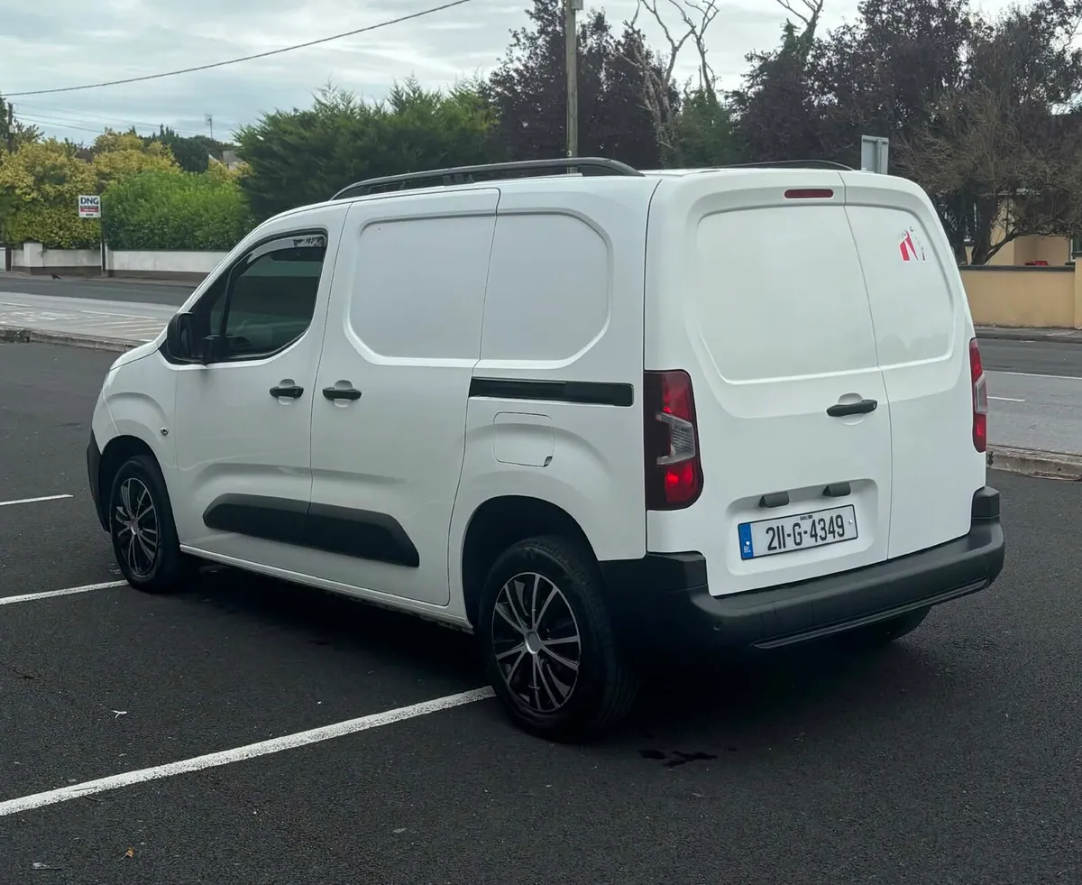 2021 Peugeot Partner - Image 2