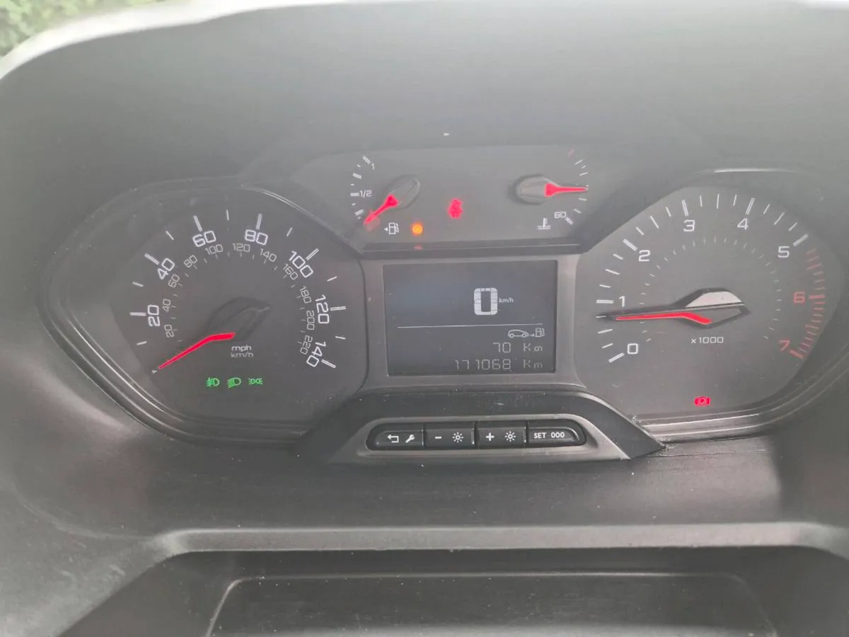 2021 Peugeot Partner - Image 3