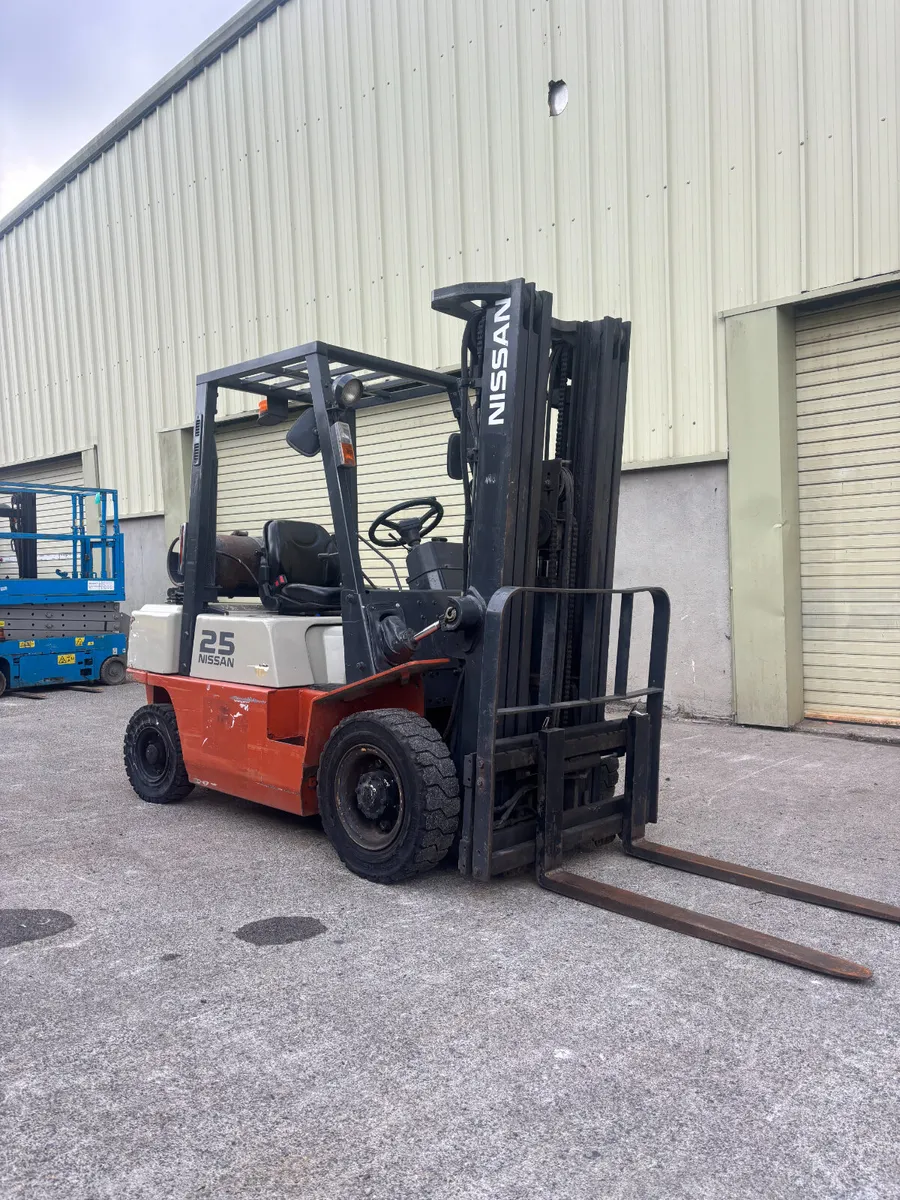 Nissan 25 Forklift - Image 4