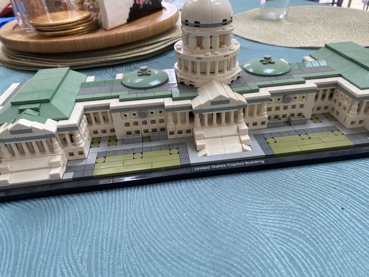 LEGO 21030 United States Capitol Building - Image 2