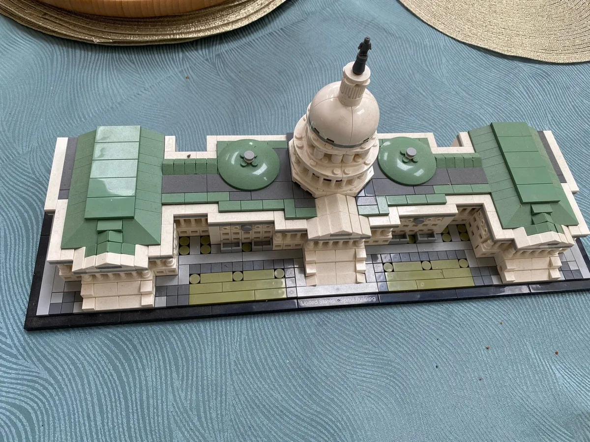 LEGO 21030 United States Capitol Building - Image 1