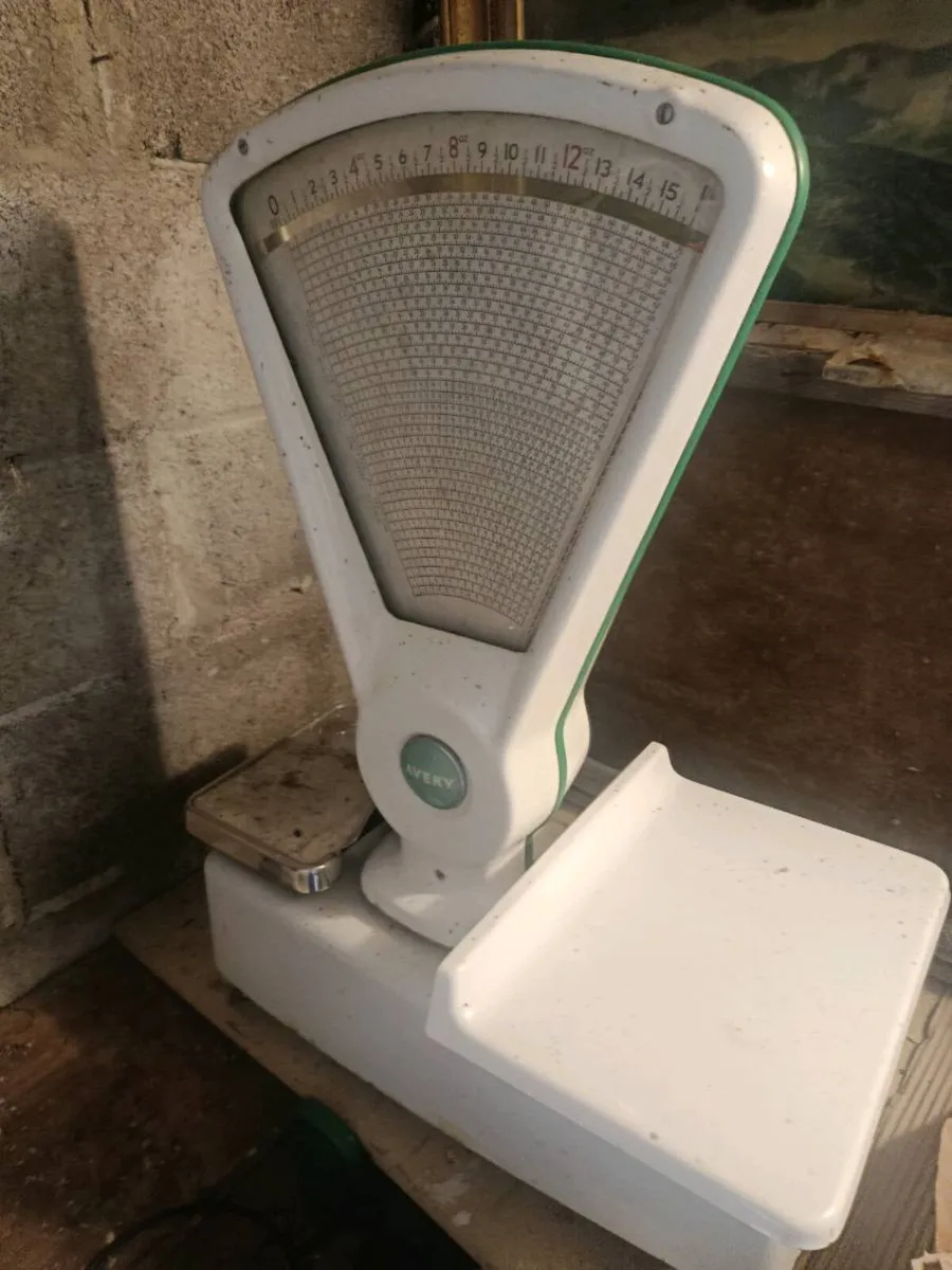 Antique scales - Image 1