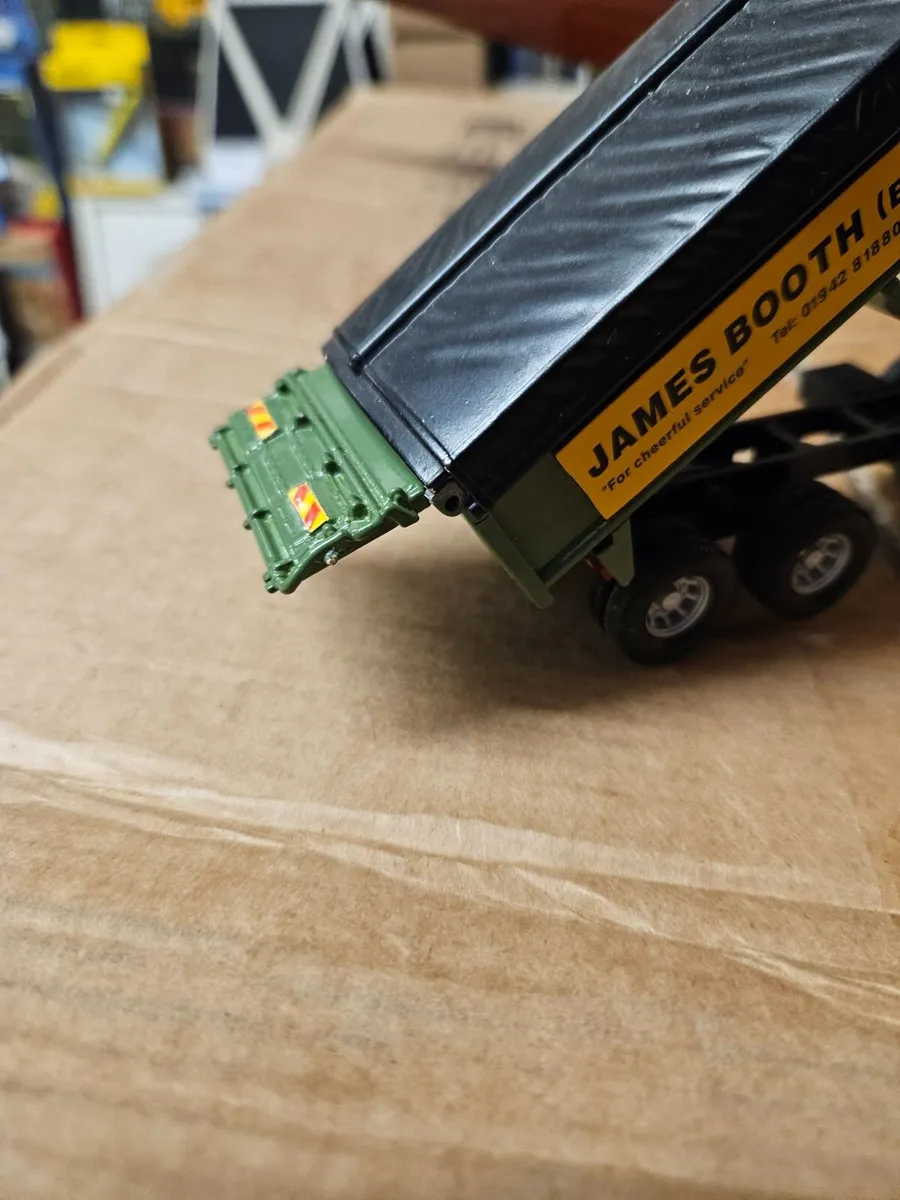 Corgi Volvo Tipper Truck - Image 2