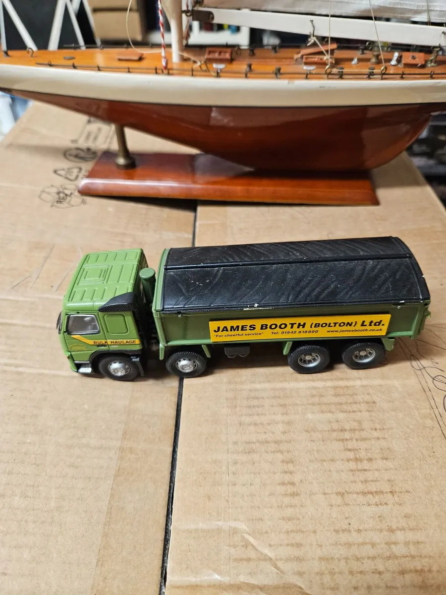 Corgi Volvo Tipper Truck - Image 3