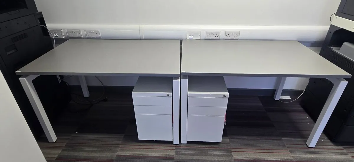 Second hand office desks and pedestals - Image 1