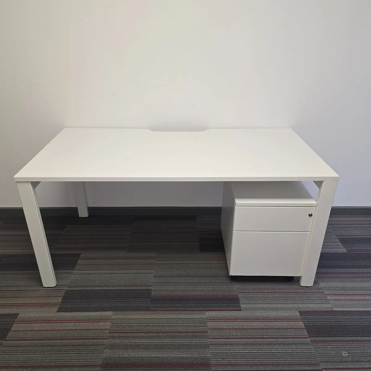 Second hand office desks and pedestals - Image 4