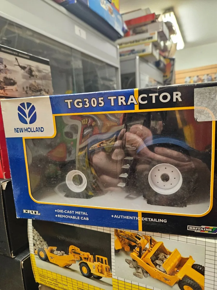 Britain's Universal Hobbies New Holland Tractor - Image 3