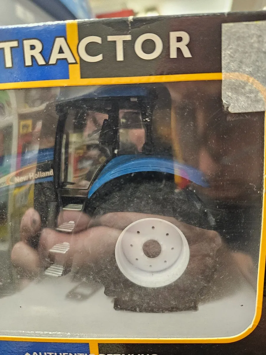 Britain's Universal Hobbies New Holland Tractor - Image 4
