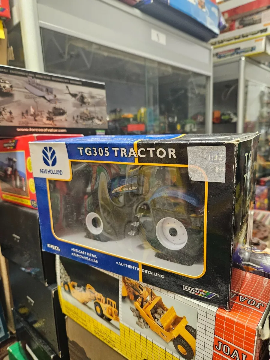 Britain's Universal Hobbies New Holland Tractor - Image 1