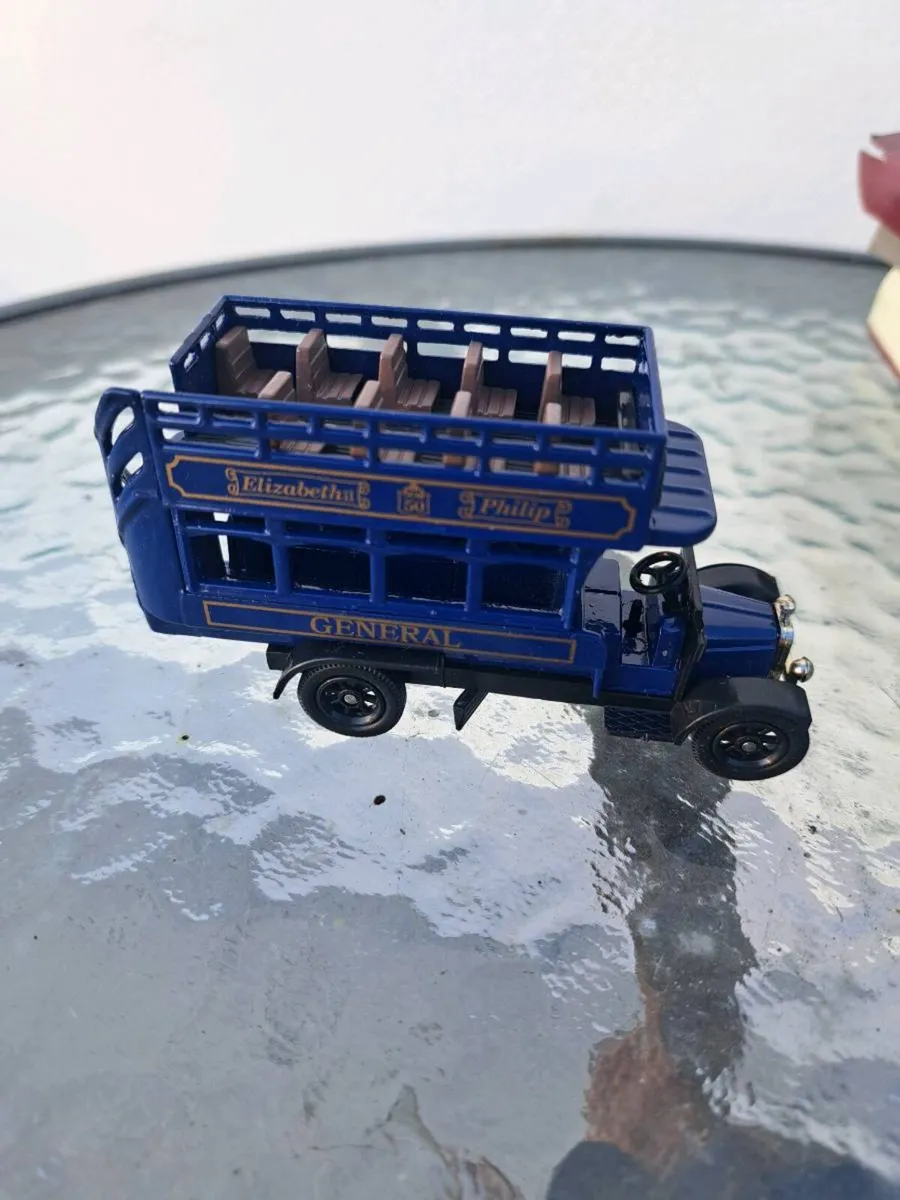 Old bus model - Image 1