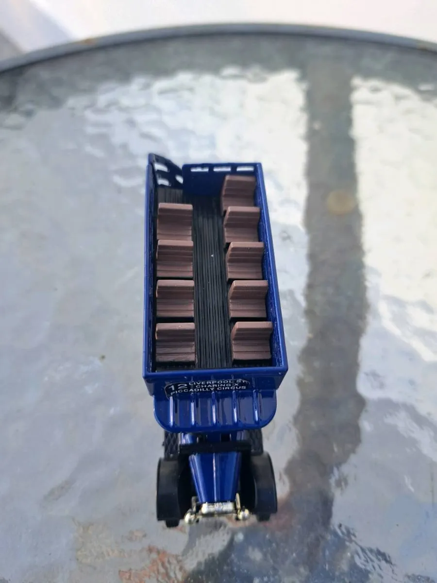 Old bus model - Image 2