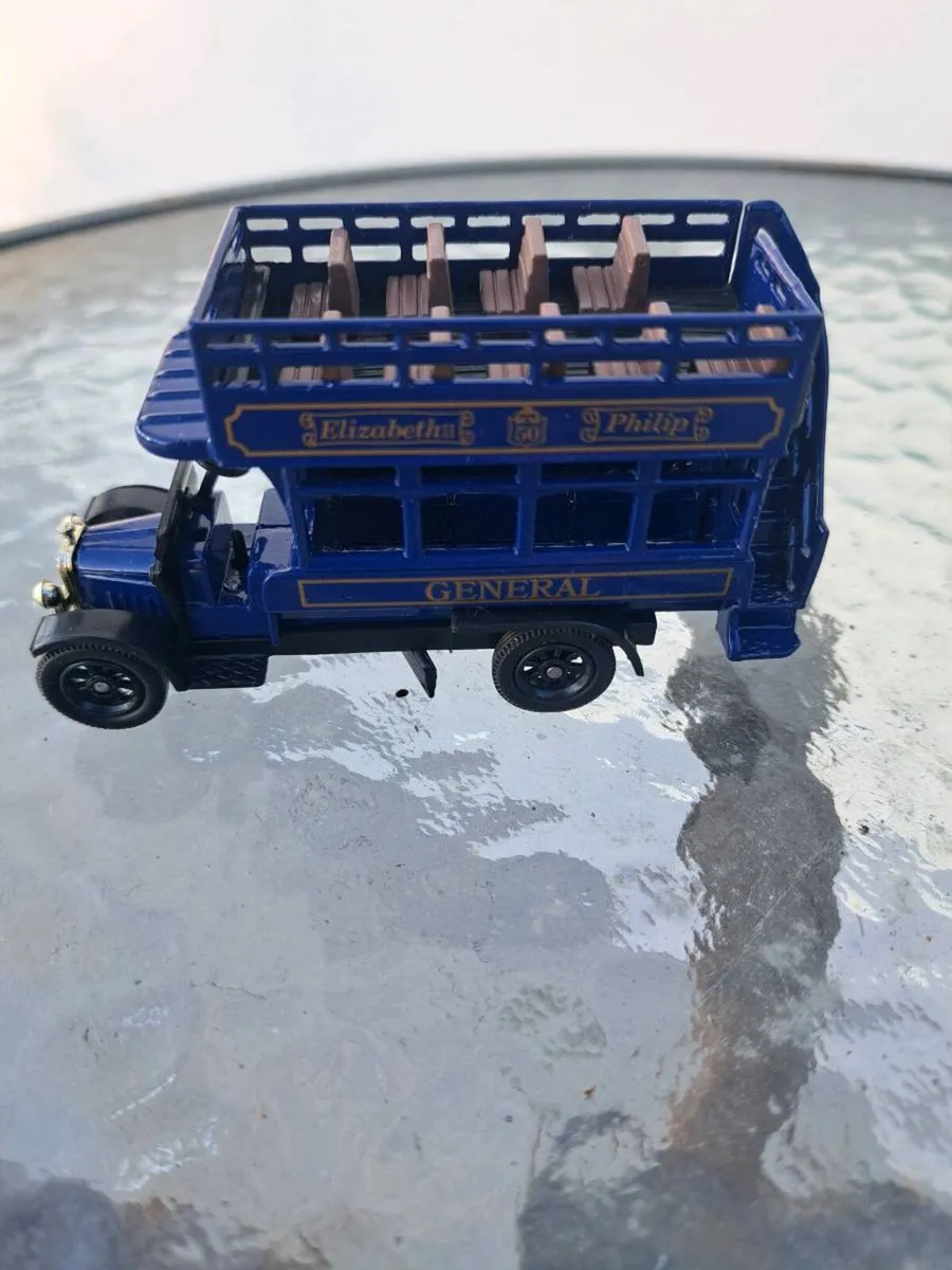 Old bus model - Image 3