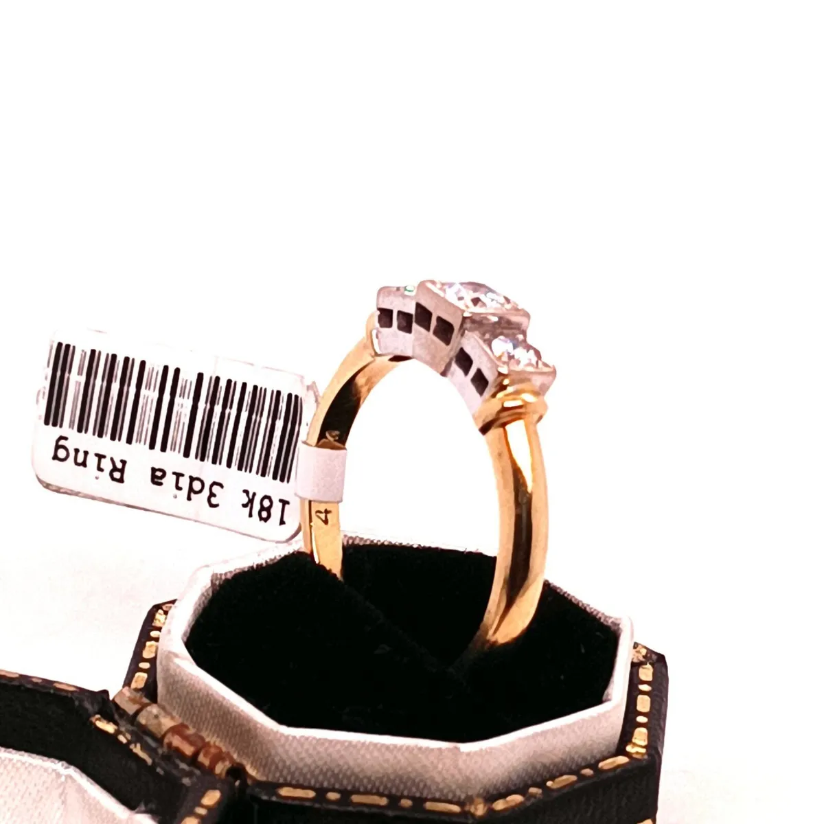 3 Stones Diamond Ring, 18k Yellow Gold - Image 3