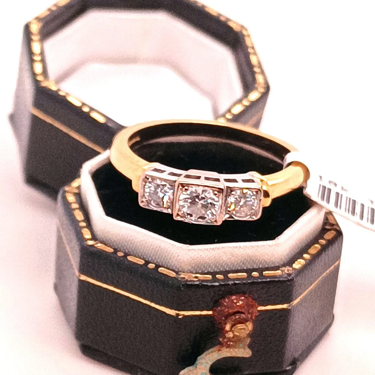 3 Stones Diamond Ring, 18k Yellow Gold - Image 4