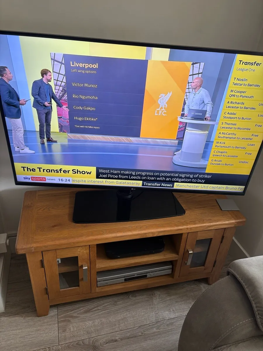 Solid Oak Cabint and TV Stand - Image 3