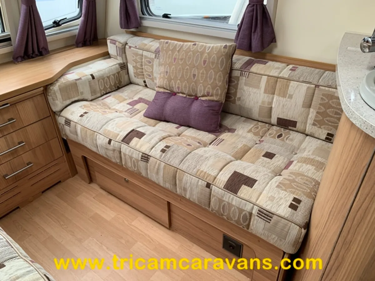 2013 Bailey Unicorn Cadiz, Twin Fixed Beds - Image 3