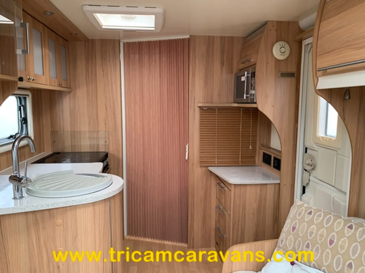 2013 Bailey Unicorn Cadiz, Twin Fixed Beds - Image 4