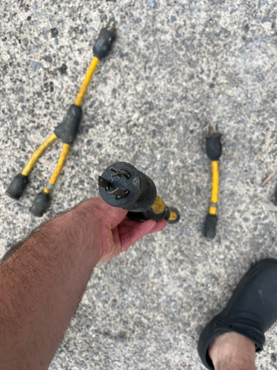 Leads, air hoses - Image 1
