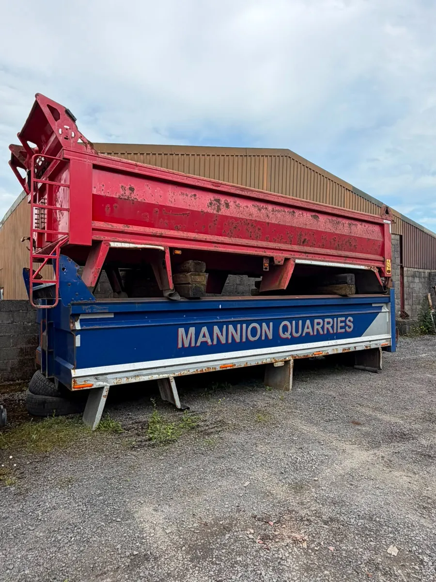 Steel Tipper Body c/w Tipping Ram - Image 1
