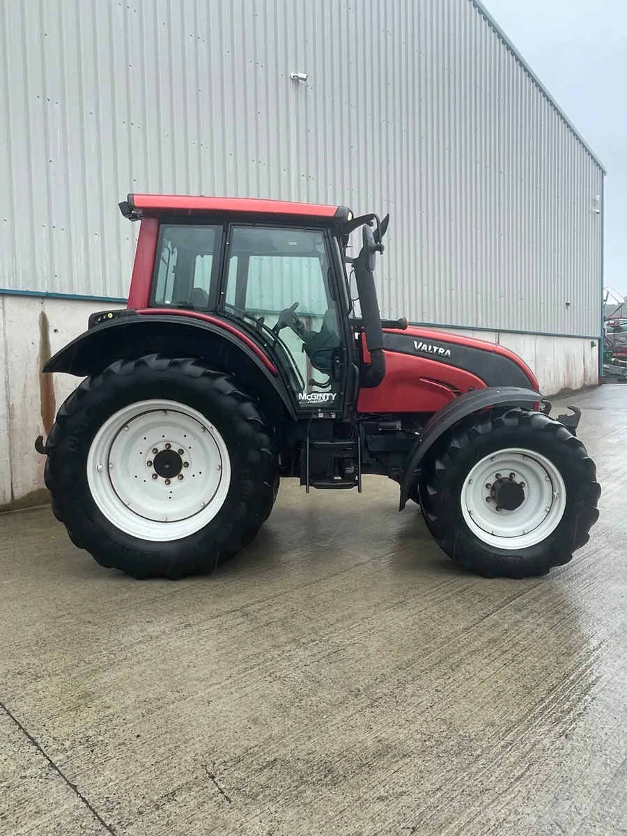 2010 Valtra N121 HiTech - Image 3