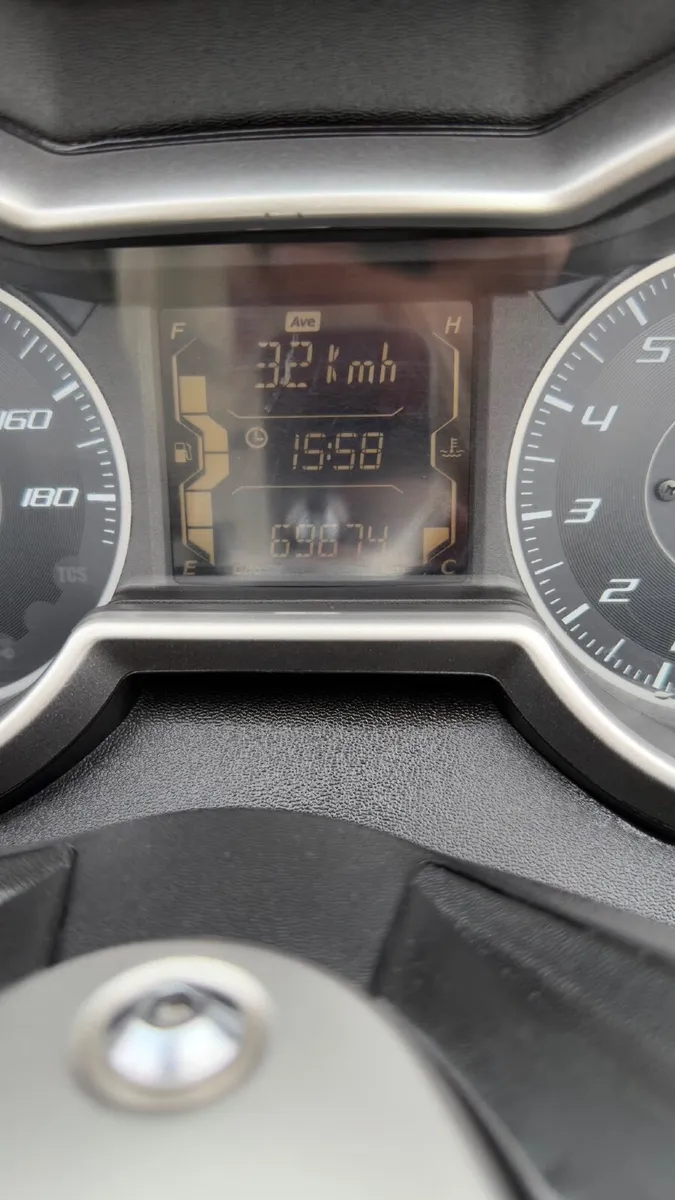 YAMAHA Xmax 2019 395cc - Image 3