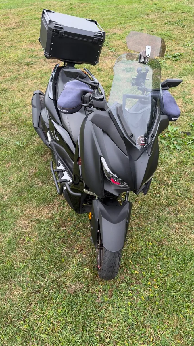 YAMAHA Xmax 2019 395cc - Image 4
