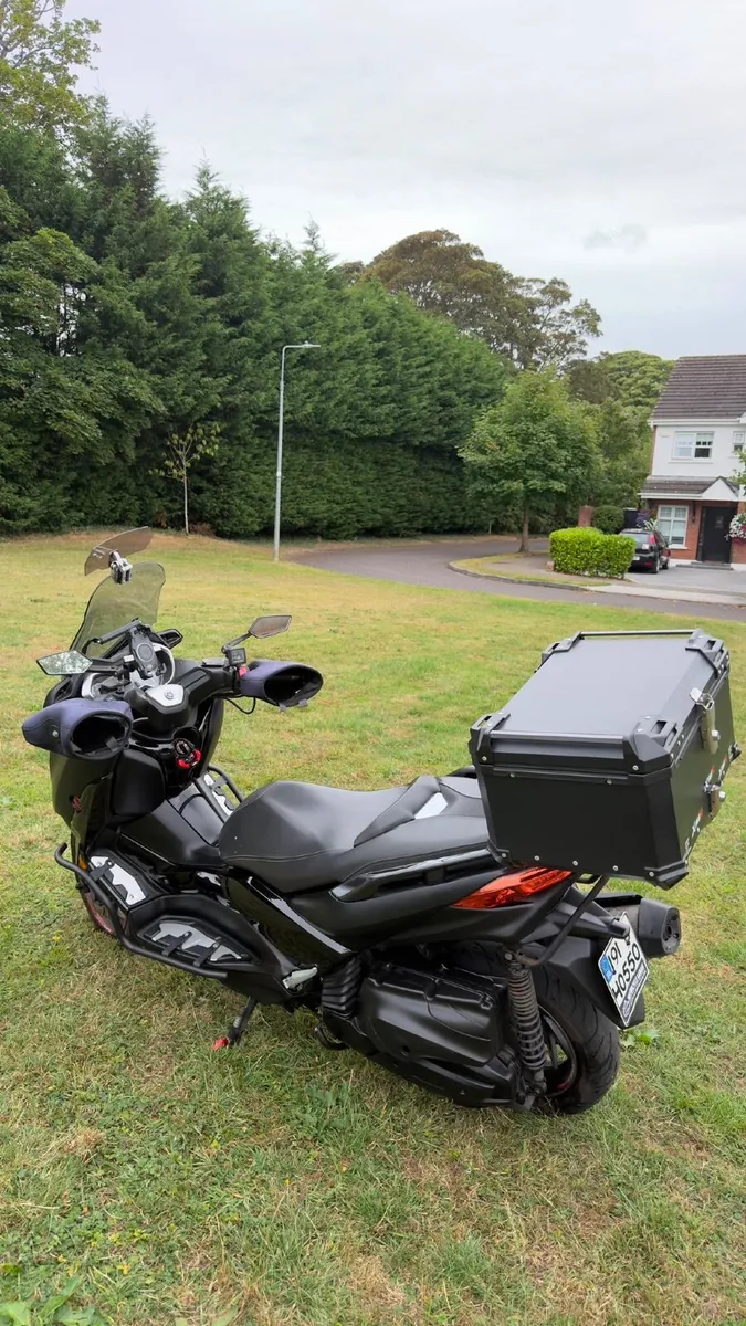 YAMAHA Xmax 2019 395cc - Image 1
