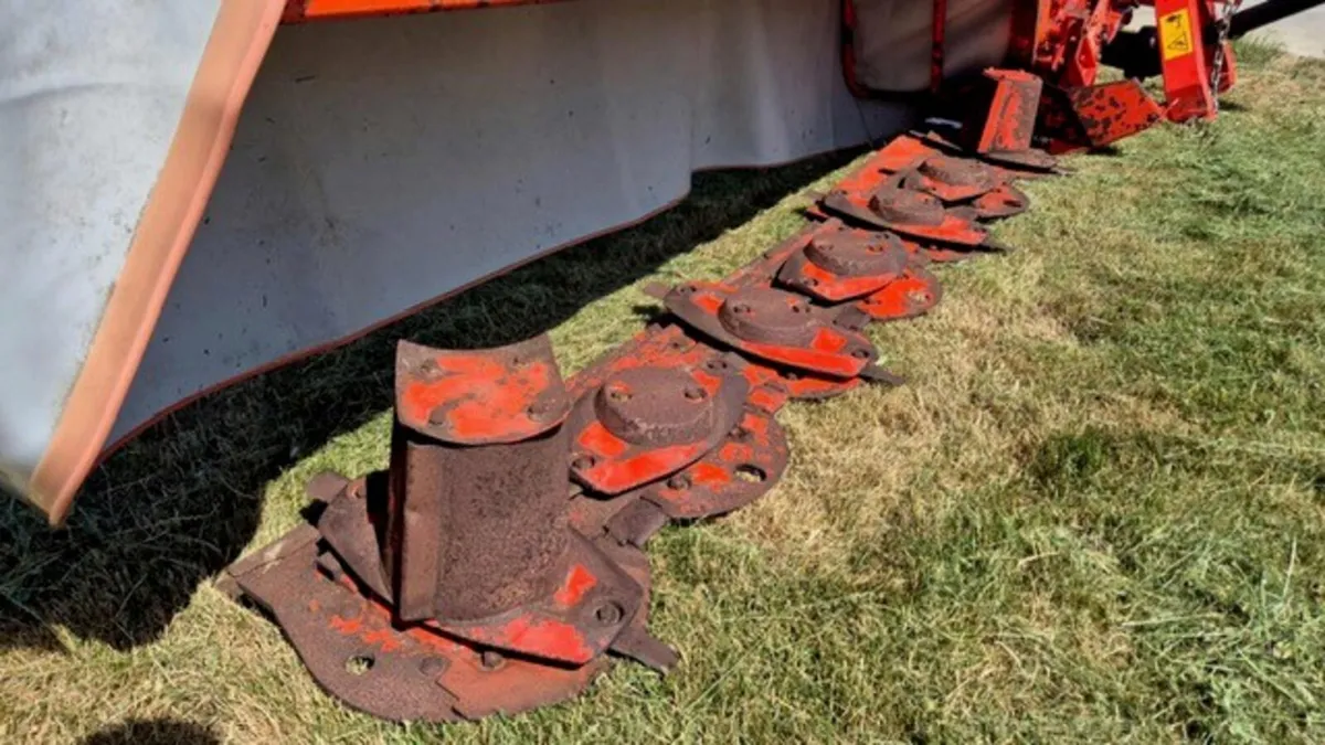 KUHN GMD 700 DISC MOWER, 9' - Image 2