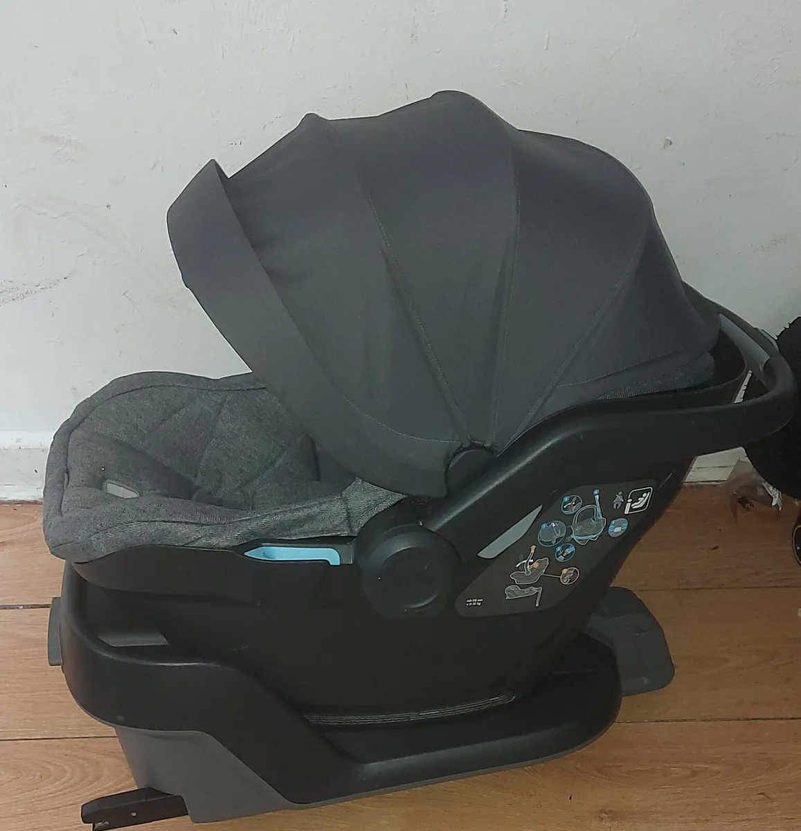 Uppababy mesa isize car seat with isofix base - Image 2