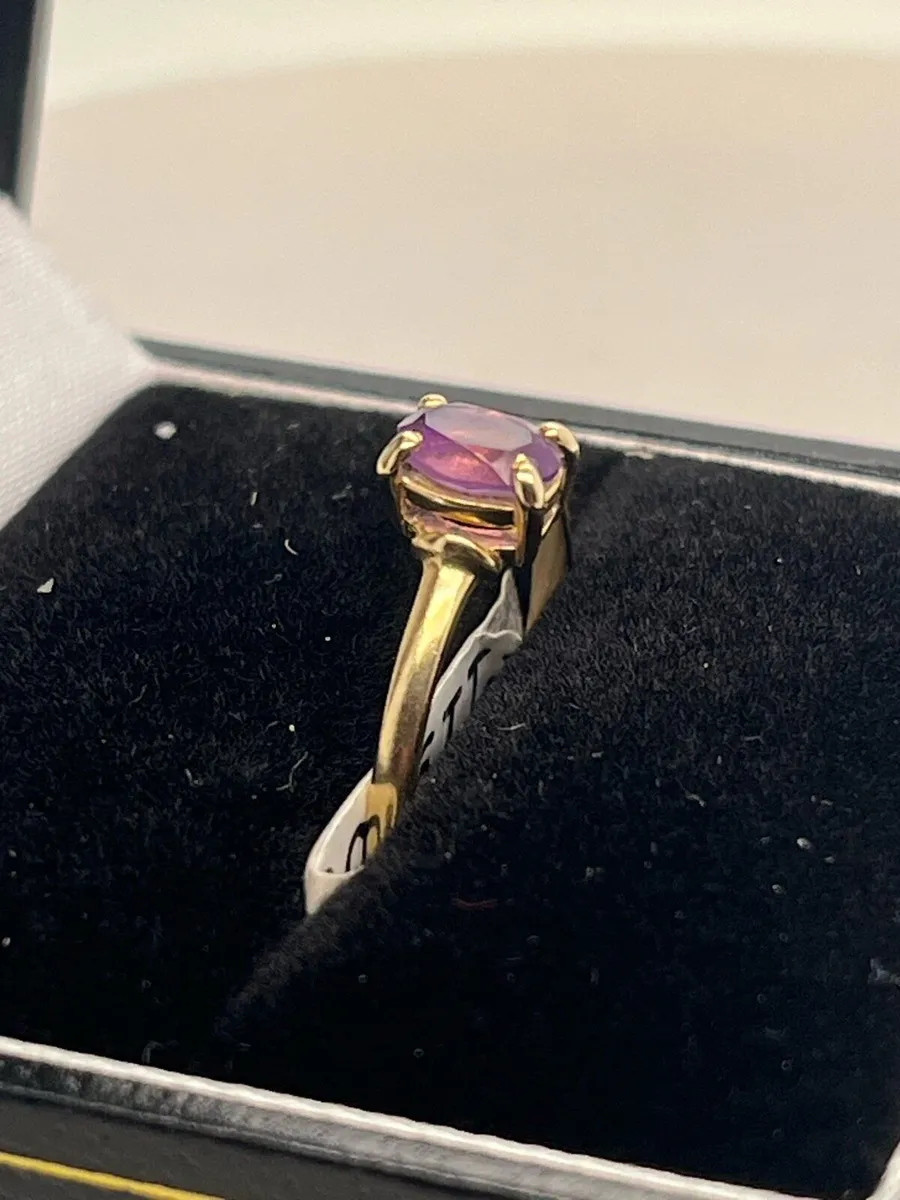 14k gold purple stone ring. - Image 1