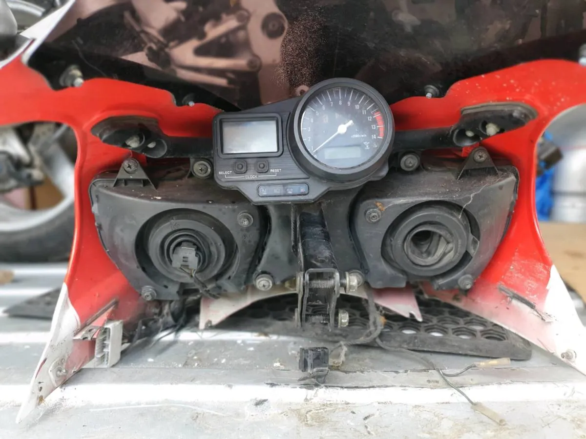 Breaking R1 99 4xv /gsxr 750 srad 97 - Image 3