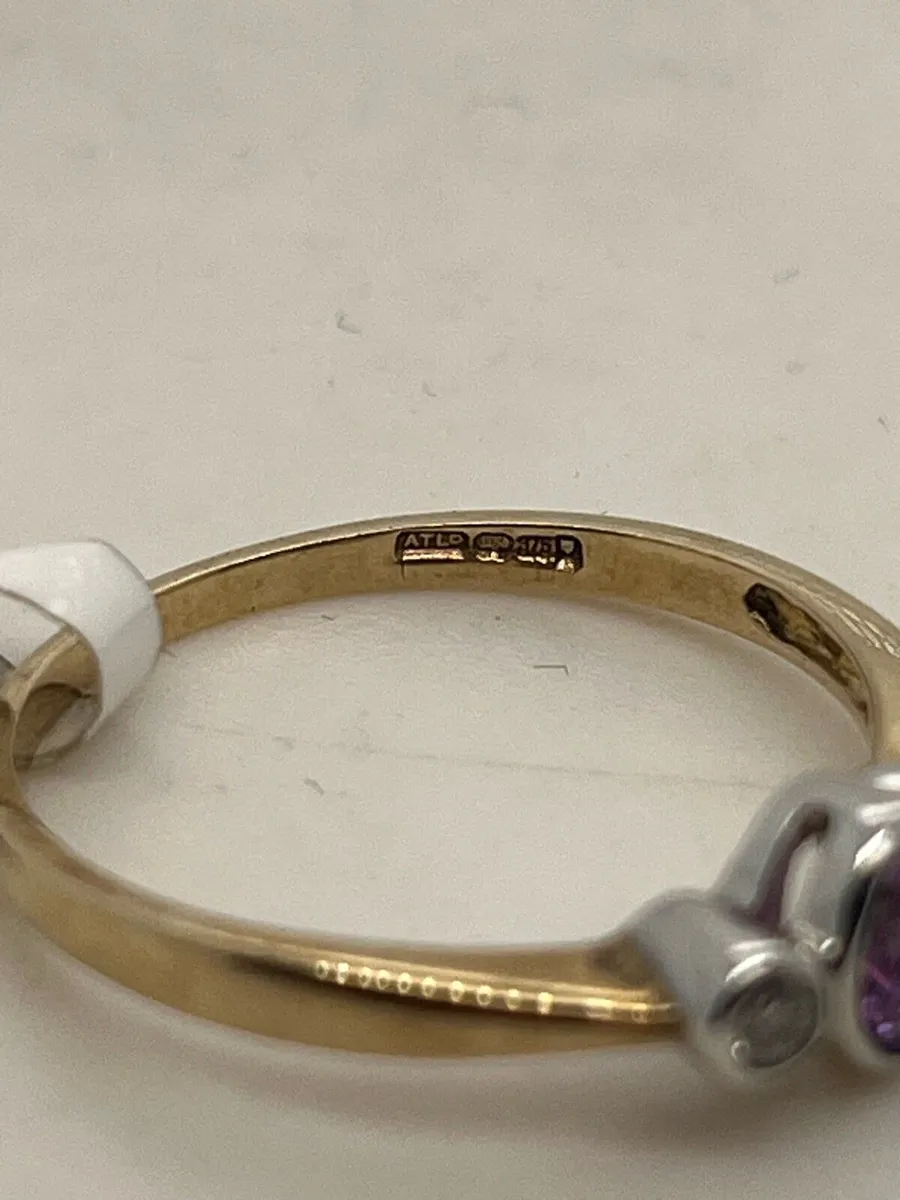 9k gold purple stone ring with diamonds. - Image 3
