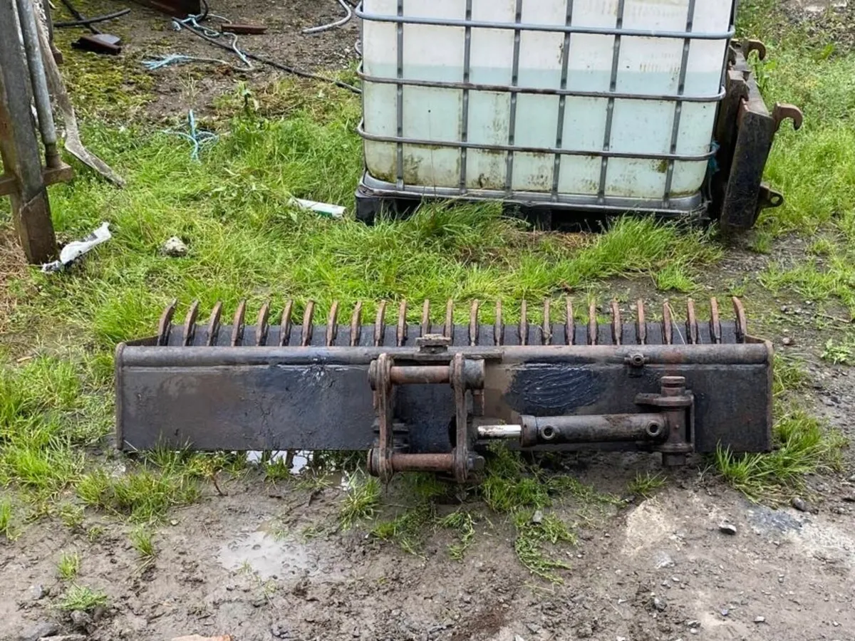 Tilt rake bucket - Image 1