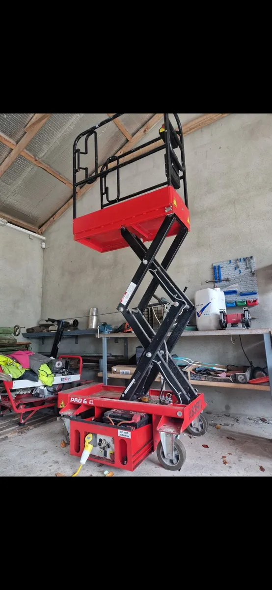 Sissor Lift - Image 1