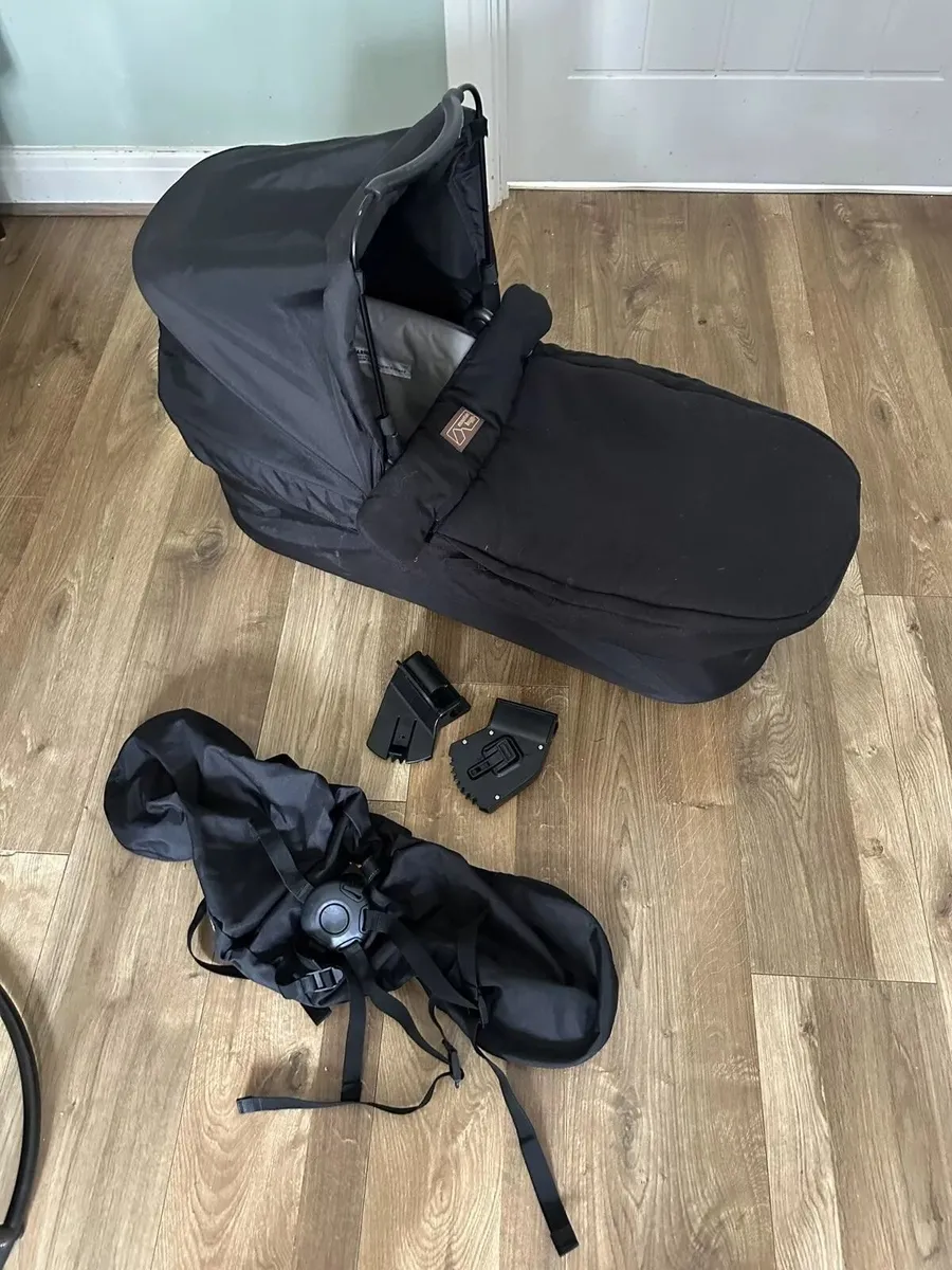 Mountain Buggy carrycot and rear facing seat - Image 1