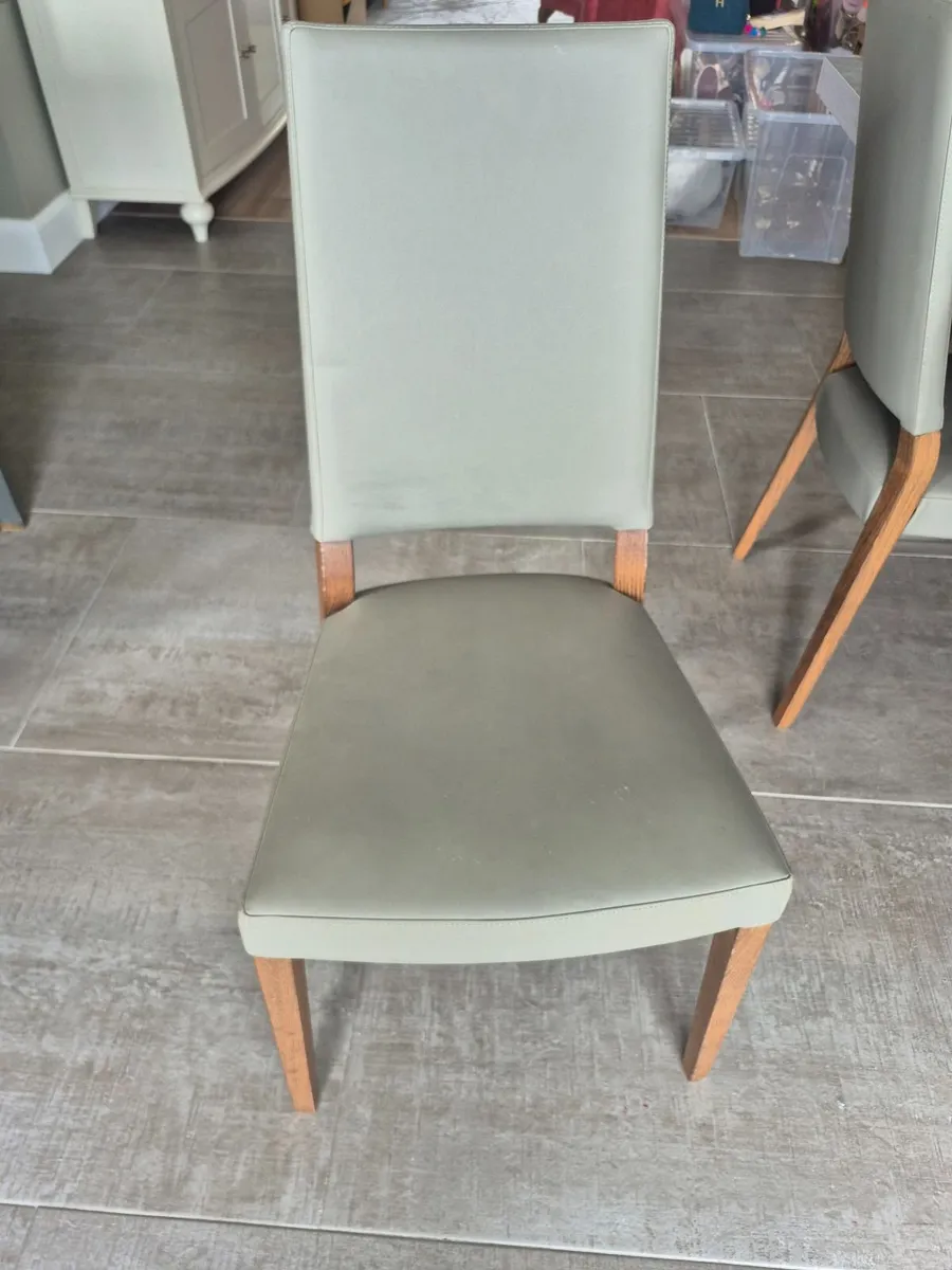 Kitchen table and chairs - Image 2