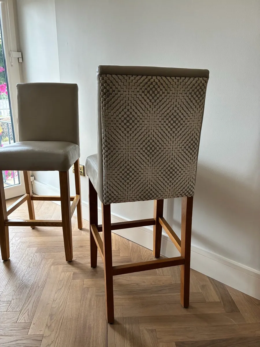 2 Leather bar/island stools. Upholstered backing. - Image 3