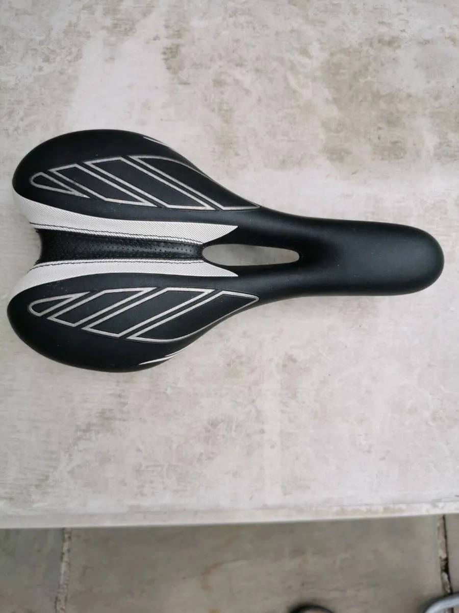 Bike saddle - Image 1