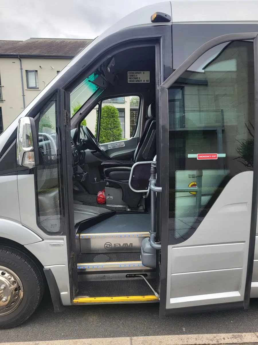2011 Sprinter 16 seats - Image 4