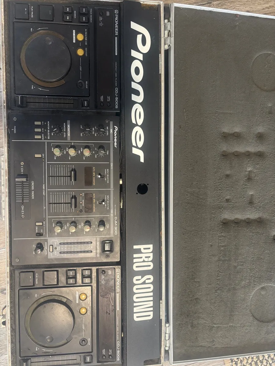 Vintage DJ CD setup - Image 1