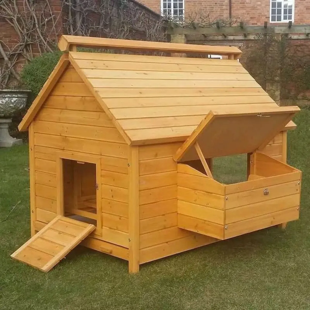 Chicken Coop – 6 -8 Birds – Natural Wood - Image 1