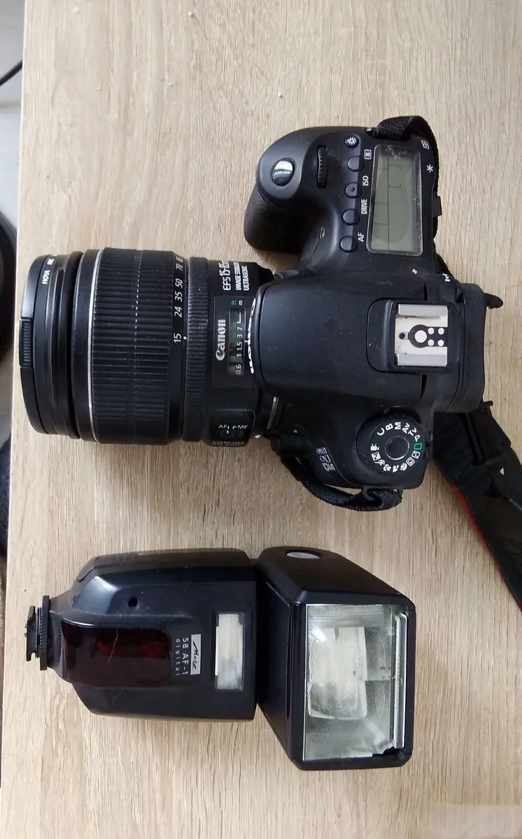 Canon 60D DSLR camera - Image 1